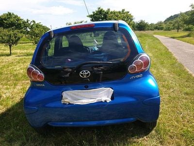 Gebraucht Toyota Aygo 69 PS (50 kW) 2014 Blau Kleinwagen