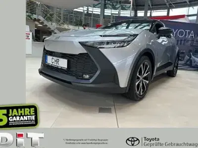 Neu Toyota C-HR 140 PS (102 kW) 2025 Shimmering silver metallic / SUV