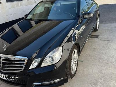 Second-hand Mercedes E300 Avantgarde 231 CP (169 kW) 2011 Berlinǎ