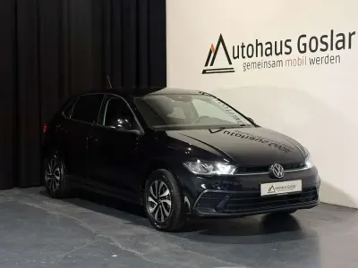 Gebraucht VW Polo Active 95 PS (69 kW) 2023 Schwarz Kleinwagen