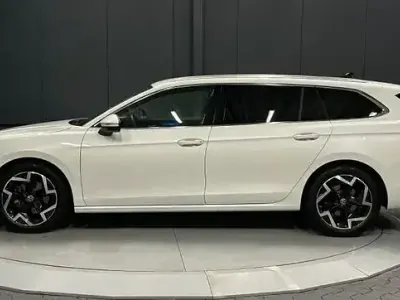Używany VW Passat Elegance 150 KM (110 kW) 2025 Biały Kombi