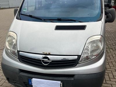 Begagnad Opel Vivaro 112 HK (82 kW) 2009 Grå Minibuss