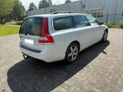 Gebraucht Volvo V70 Kinetic 215 PS (158 kW) 2013 Weiß Kombi