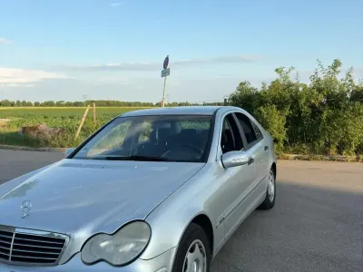 Gebraucht Mercedes C200 Classic 122 PS (89 kW) 2003 Grau Limousine