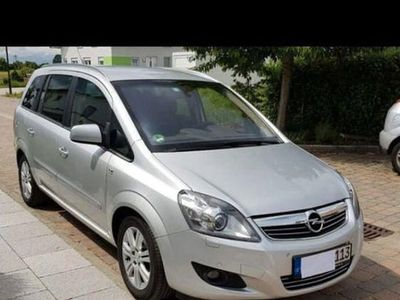 Usata Opel Zafira 140 CV (102 kW) 2010 Argento Monovolume
