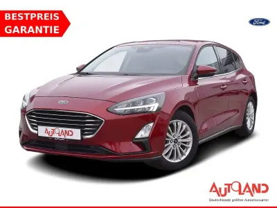 Gebraucht Ford Focus Titanium 125 PS (91 kW) 2020 Rot Limousine