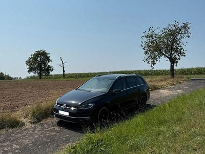 Schwarz Gebraucht 2018 VW Golf VII Highline Kombi | 19.900 € (Etwas zu teuer)