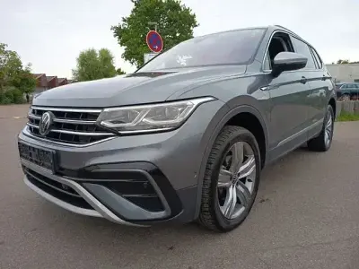 Gebraucht VW Tiguan Allspace Elegance 150 PS (110 kW) 2022 Platinum grey SUV