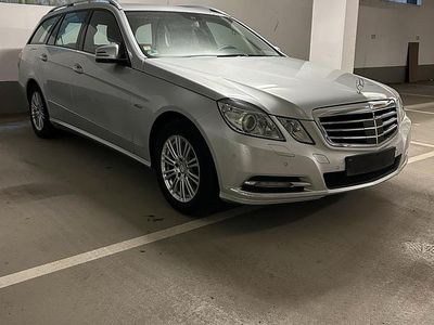 Second-hand Mercedes E200 Elegance 136 CP (100 kW) 2011 Argintiu Break