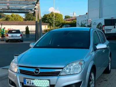 Gebraucht Opel Astra 116 PS (85 kW) 2008 Silber Kleinwagen