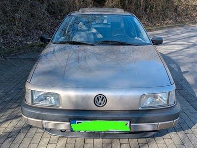 Gebraucht VW Passat 116 PS (85 kW) 1991 Gold Limousine