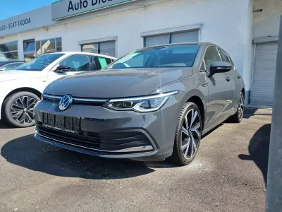 Gebraucht VW Golf VIII Style 131 PS (96 kW) 2023 Grau Limousine