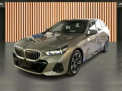 Gebraucht BMW 520 M Sport 197 PS (144 kW) 2024 Oxidgrau ii metallic Kombi