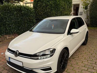Weiß Gebraucht 2017 VW Golf VII Comfortline Limousine | 12.500 € (Fairer Preis)