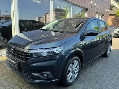 Używany Dacia Sandero Comfort 91 KM (66 kW) 2022 Szary SUV