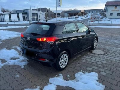 Gebraucht Hyundai i20 75 PS (55 kW) 2016 Schwarz Limousine