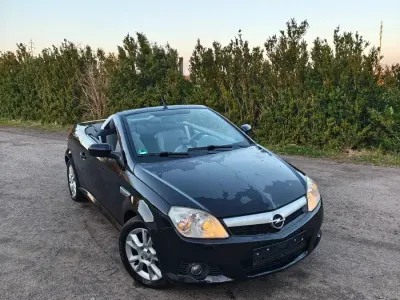Używany Opel Tigra 90 KM (66 kW) 2006 Czarny Kabriolet