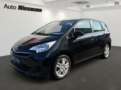 Schwarz Gebraucht 2012 Toyota Verso-S Life Van / Kleinbus | 8.240 € (Etwas zu teuer)