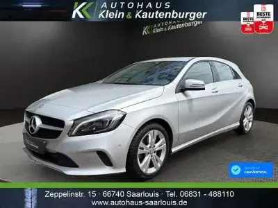 Gebraucht Mercedes A180 Urban 122 PS (89 kW) 2016 Silber Limousine
