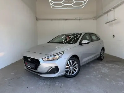 Gebraucht Hyundai i30 Trend 120 PS (88 kW) 2020 Silber Limousine