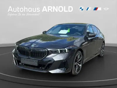 Neu BMW 540 M Sport 303 PS (222 kW) 2026 Sophistograu brillanteffekt Limousine