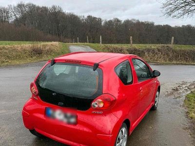 Gebraucht Toyota Aygo 68 PS (50 kW) 2007 Rot Kleinwagen