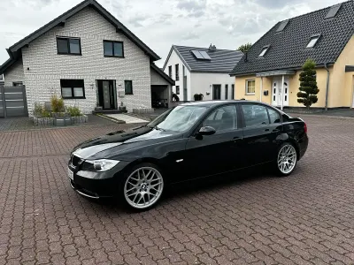 Gebraucht BMW 320 170 PS (125 kW) 2008 Schwarz Limousine
