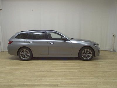 Gebraucht BMW 320e 163 PS (119 kW) 2022 Grau Kombi