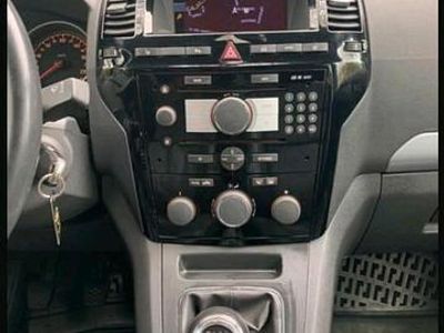 Usata Opel Zafira 130 CV (95 kW) 2011 Argento Monovolume