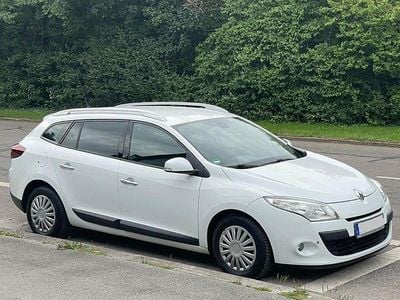 Gebraucht Renault Mégane GrandTour Dynamique 110 PS (80 kW) 2011 Weiß Kombi