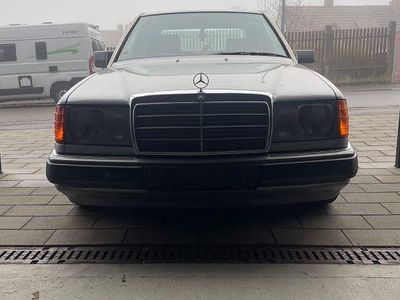 Silber Gebraucht 1990 Mercedes 200 Limousine | 7.500 €
