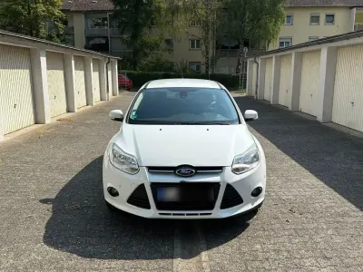 Gebraucht Ford Focus SYNC Edition 125 PS (91 kW) 2014 Weiß Limousine