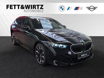 Black sapphire metallic Neu 2026 BMW 550e M Sport Kombi | 87.790 € (Fairer Preis)