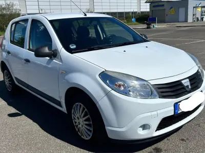 Gebraucht Dacia Sandero 75 PS (55 kW) 2009 Weiß Kleinwagen