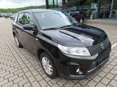 Gebraucht Suzuki Vitara Club 111 PS (81 kW) 2019 Schwarz SUV