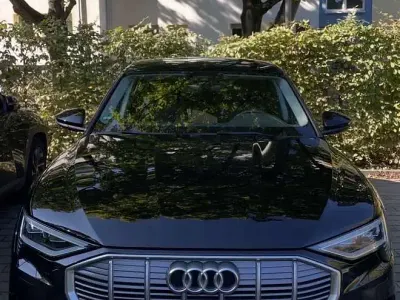 Gebraucht Audi e-tron Advanced 230 kW (313 PS) 2021 Schwarz SUV