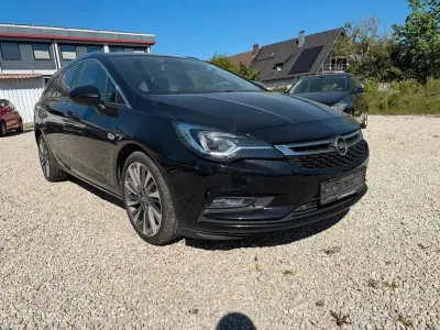 Usado Opel Astra Innovation 150 HP (110 kW) 2016 Preto Carrinha