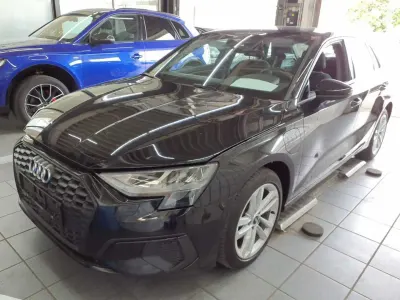 Gebraucht Audi A3 Sportback e-tron 204 PS (150 kW) 2023 Mythosschwarz metallic Kleinwagen