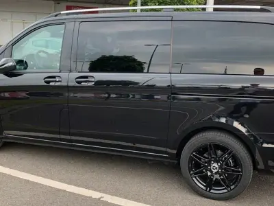 Gebraucht Mercedes V250 Sport 190 PS (139 kW) 2024 Schwarz Van / Kleinbus