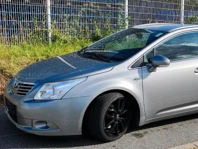 Gebraucht Toyota Avensis 150 PS (110 kW) 2011 Grün Kombi