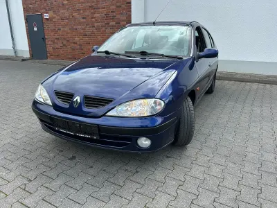 Gebraucht Renault Mégane II Authentique 95 PS (69 kW) 2002 Blau Limousine