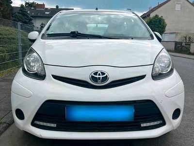 Second-hand Toyota Aygo 68 CP (50 kW) 2012 Alb Hatchback