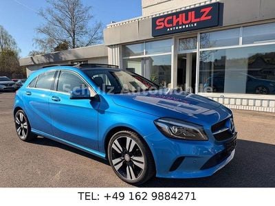 Gebraucht Mercedes A180 Urban 122 PS (89 kW) 2015 Blau Limousine