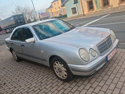 Mercedes E200