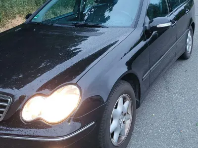 Gebraucht Mercedes 220 150 PS (110 kW) 2006 Schwarz Kombi
