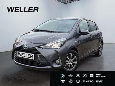 Gebraucht Toyota Yaris Hybrid Club 101 PS (74 kW) 2019 Grau Kleinwagen