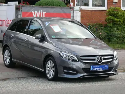 Gebraucht Mercedes B180 Style 122 PS (89 kW) 2017 Mountaingrau Kleinwagen