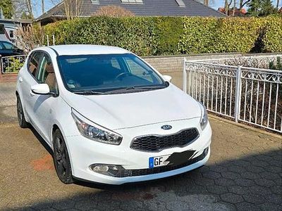 Gebraucht Kia Ceed 128 PS (94 kW) 2015 Weiß Kleinwagen
