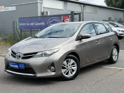 Gebraucht Toyota Auris Hybrid Life 99 PS (72 kW) 2014 Braun Limousine