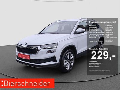 Weiss Gebraucht 2024 Skoda Karoq Selection SUV | 28.990 € (Guter Preis)